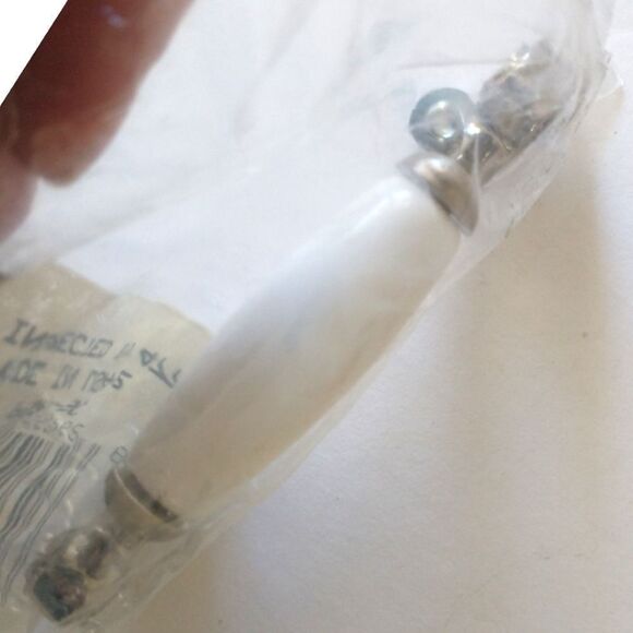 Lot of 4 Cabinet Pulls Handles White Ceramic Chrome Silver Tone New Belwith - Picture 7 of 7